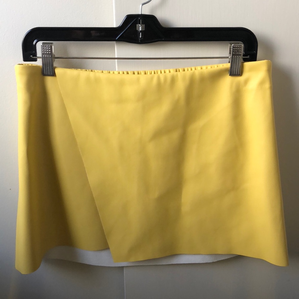 Yellow mini skirt